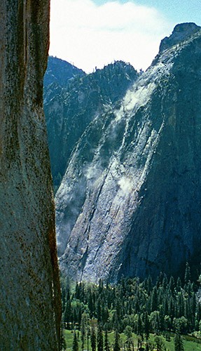 Huge, loud rockfall on Central Pillar Of Frenzy captured in May of 200...