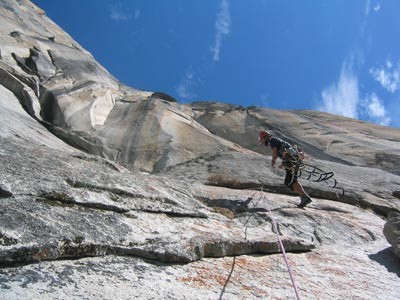 Ammon McNeely makes a pendulum on Pitch 9 of Horse Chute on El Capitan...