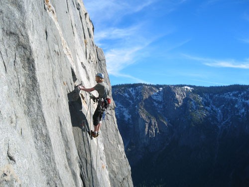 Hans Florine tension traversing from the Muir Wall to The Nose during ...