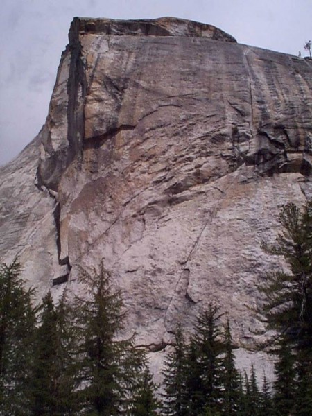 One of the most striking crack lines in Tuolumne.