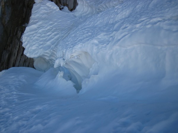 Schrund for the right couloir looked easily passable &#40;to the right...