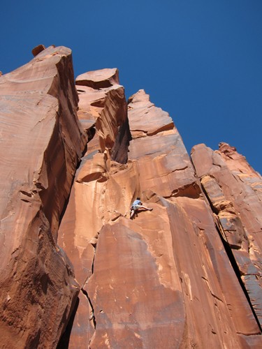 Tom Dancs leading the first pitch of Easter Island Tower.