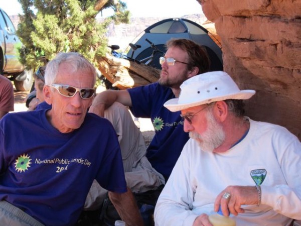 Jim Donini confers with Bob Leaver