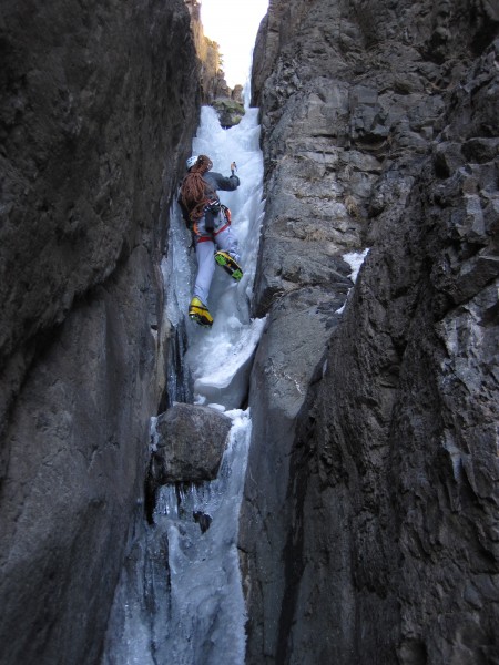 Fun mixed and thin ice bouldering. <br/>
Falling not allowed - the landing...