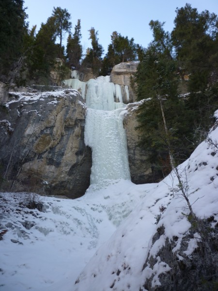 the upper pitches of Icy BC WI4