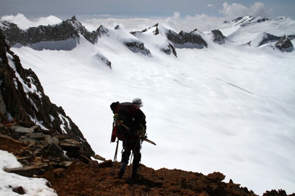 Clément gazing across Deadman Canyon from Copper Mine Pass.