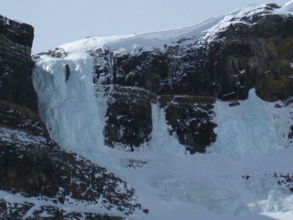 Bow Falls &#40;95m WI 3-4&#41; - 4/9/12