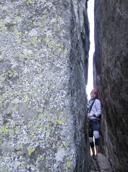 passing behind the flying buttress