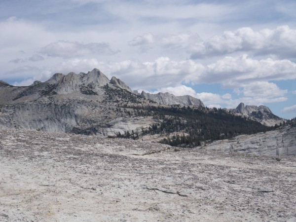 Echo Peaks and Matthes Crest, from Medlicott Dome.