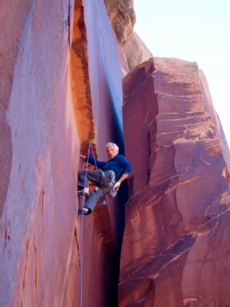 Putting up a rope on Super Crack