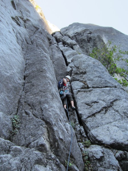 Geoff leading the P1 offwidth on Sands of Time