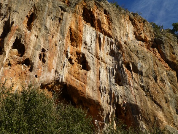 This cliff is named "Sarkit"