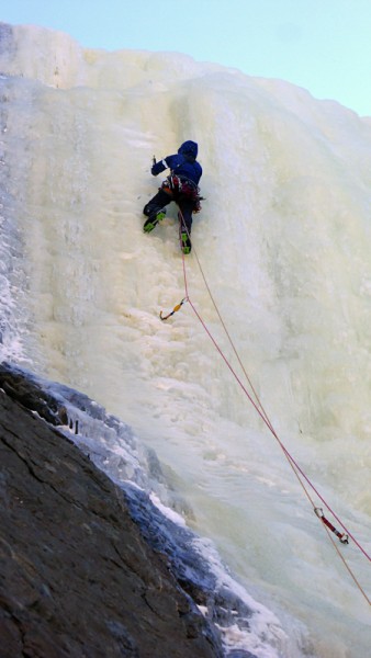 rhyang nears the top of p2 of High on Boulder