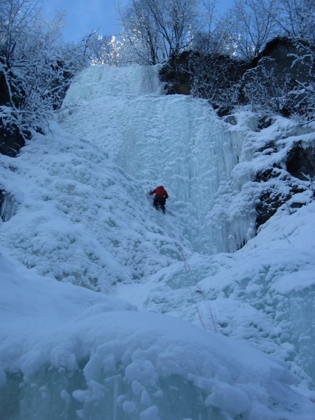 Lost Chord &#40;WI4 60m&#41; - my 1st water ice lead in Alaska - fun! ...