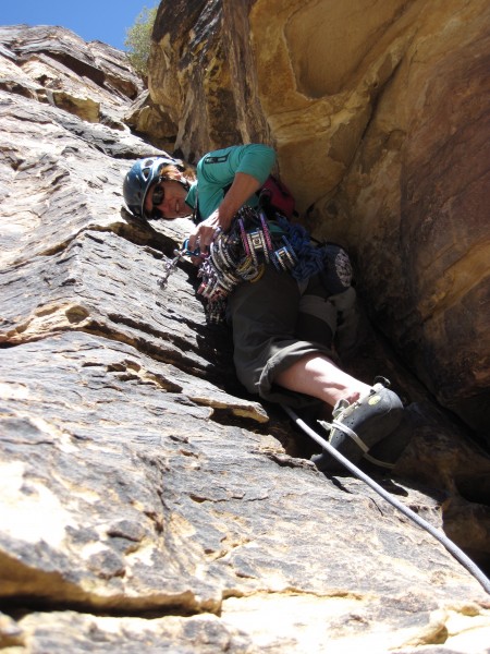 Cindi on the 4th pitch looking for her blue camalot.