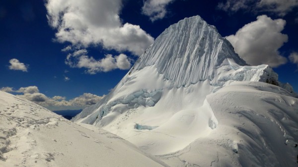 View of Alpamayo from Col