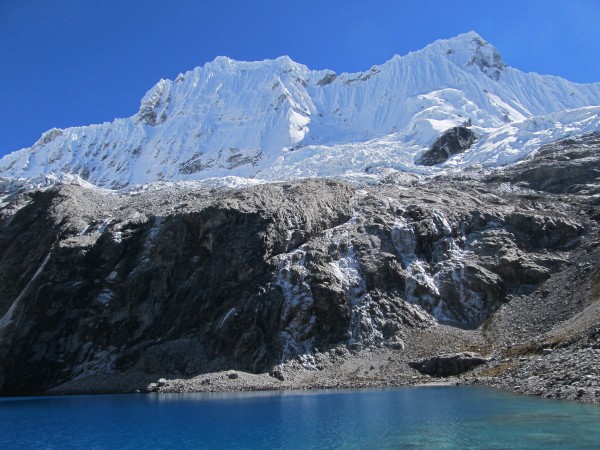 The Chacrarajus from Laguna 69. Oeste on left, Este &#40;6001m&#41; on right.