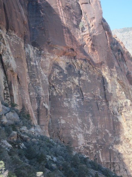 Drifting goes up the center of the wall through the red rock roof.