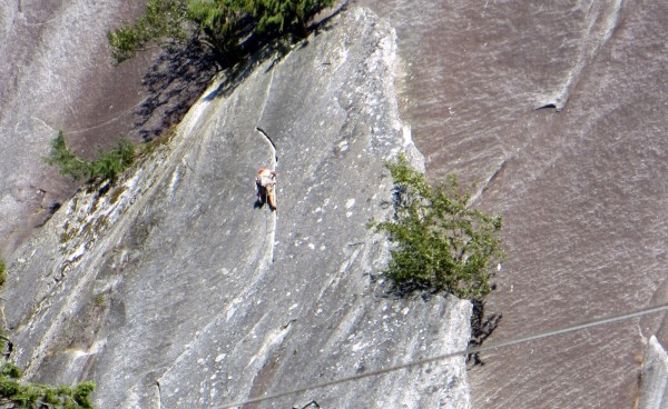 Heading up the second pitch splitter of Apron Strings.