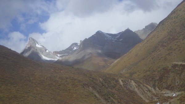 A cool looking peak &#40;c. 5200m&#41; further down the valley.