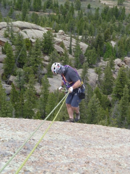 Rap at Eastern end.. 2 ropes required. 38 m to the intermediate anchor...