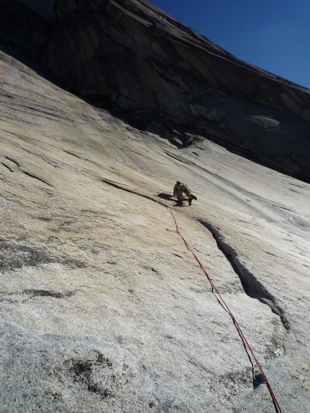 Tommy Caldwell starting up the first pitch free variation of Mt. Watki...