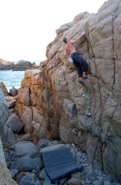 Chris Summit does "The East Face" 5.11TR/V2R highball! 
Photo: Valent...