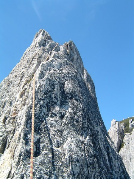 Cosmic Wall &#40;5.6R&#41; -- summit ridge, last pitch