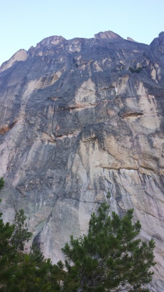 Northwest Face of SEWS, 1st and 2nd pitch can be seen.