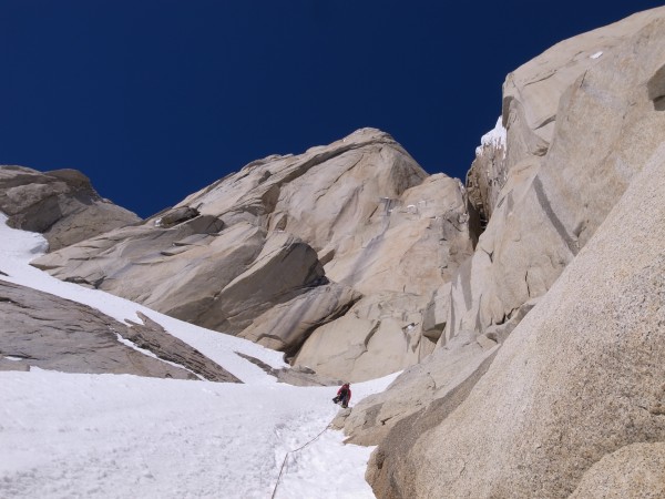 Snow slope to reach the Exocet chimney.