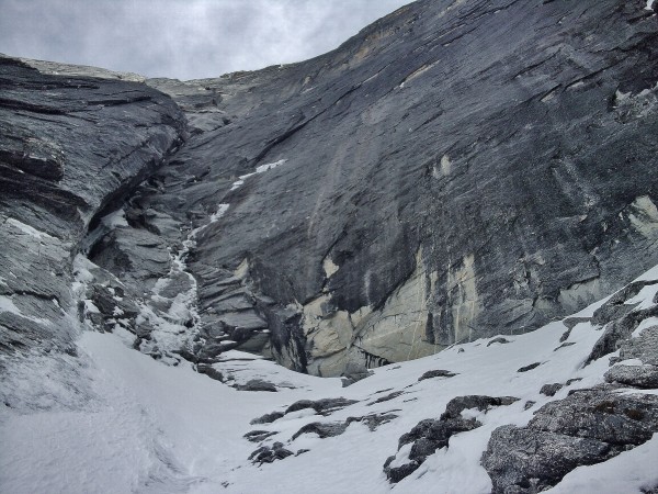 looking into the corner. as a scale, the left pillar is about 300m hig...