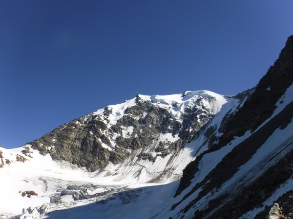 the traverse follows the ridge along the skyline from left to right