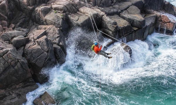 Tyrolean Traverse across Albatross Zawn, Cruit Island