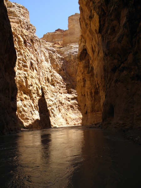 Entering lower Chute Canyon.  So far so good.