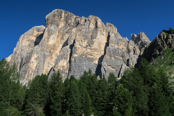 Tofana di Roses, SE arete is the obvious line on the right side