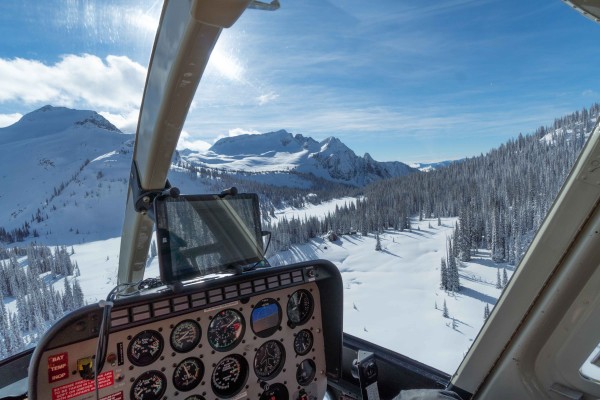 Approaching the landing spot with the lodge in view. Also the awesome ...