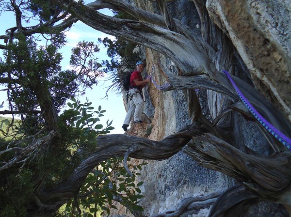 The downward traverse to the hanging belay.