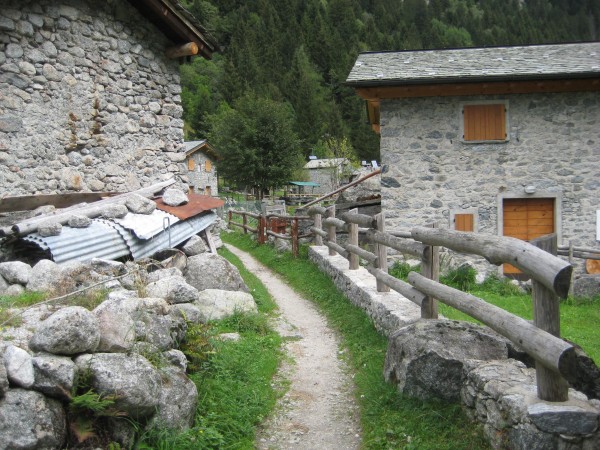 Old "rusticos" with modern solar cells. Thumbs up!